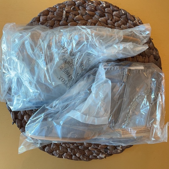 New Jack Rogers Women's Gray Gemma Suede Bootie - Picture 2 of 4